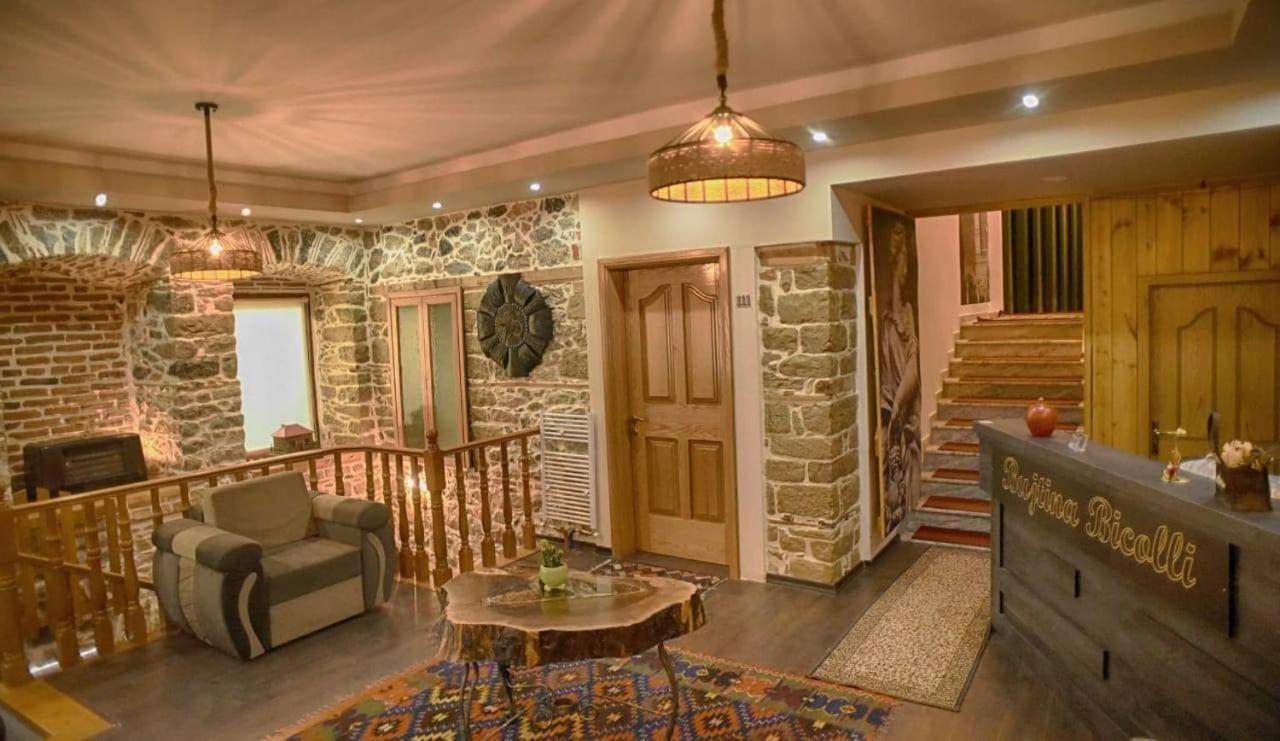Hotel Bujtina Bicolli Korce Eksteriør bilde