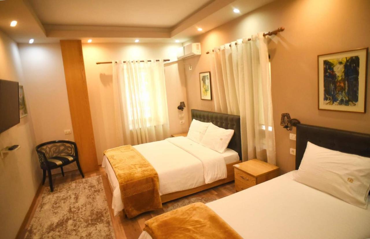 Hotel Bujtina Bicolli Korce Eksteriør bilde