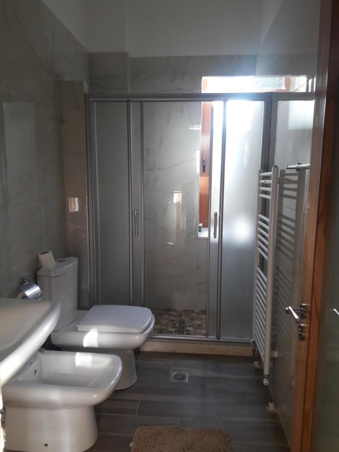 Hotel Bujtina Bicolli Korce Eksteriør bilde